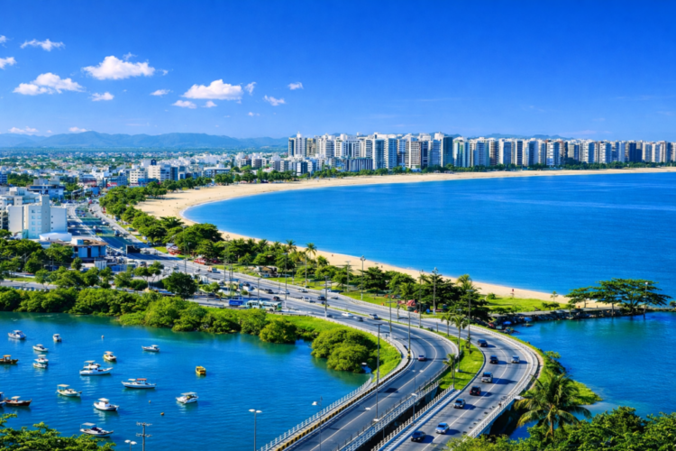 Avenida Dante Michelini, na Praia de Camburi, orla mais famosa de Vitória