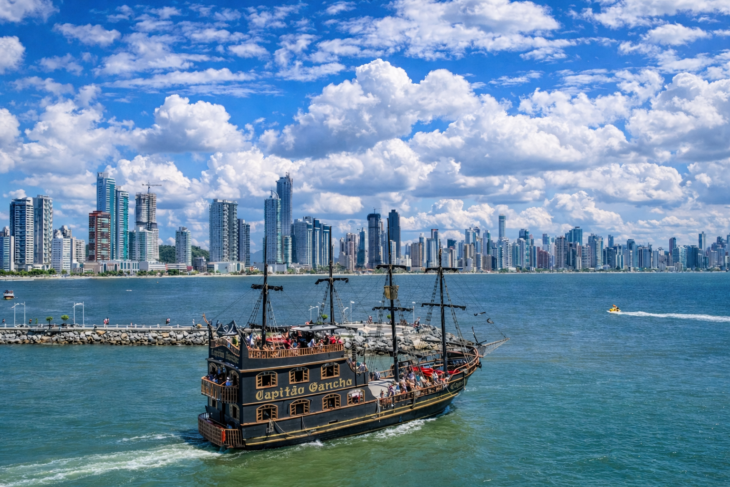 Famoso Barco Pirata de Balneário Camboriú