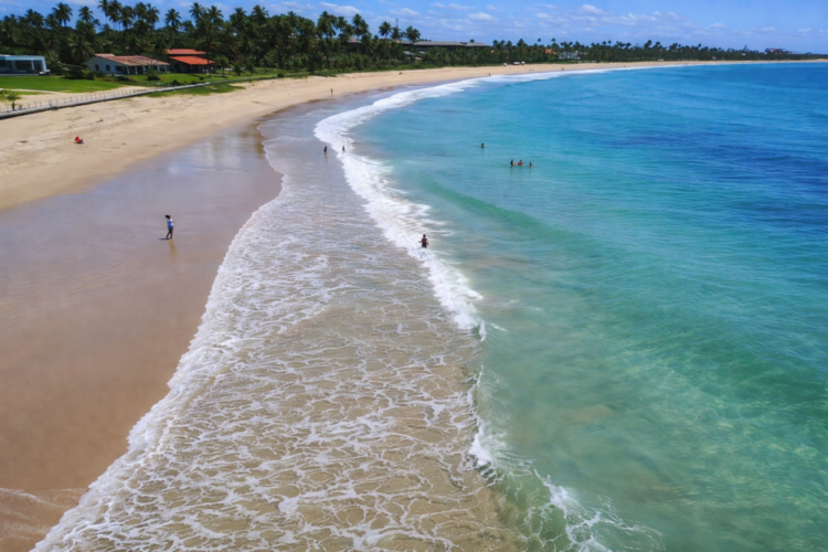 Ondas quebrando na Praia