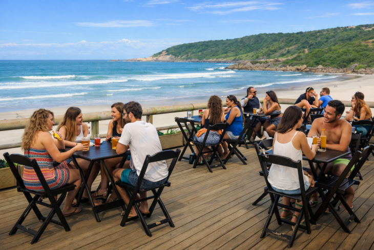 Restaurante com vista para o mar
