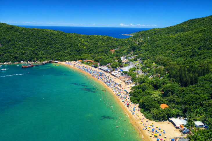 Vista aérea da Praia das Laranjeiras