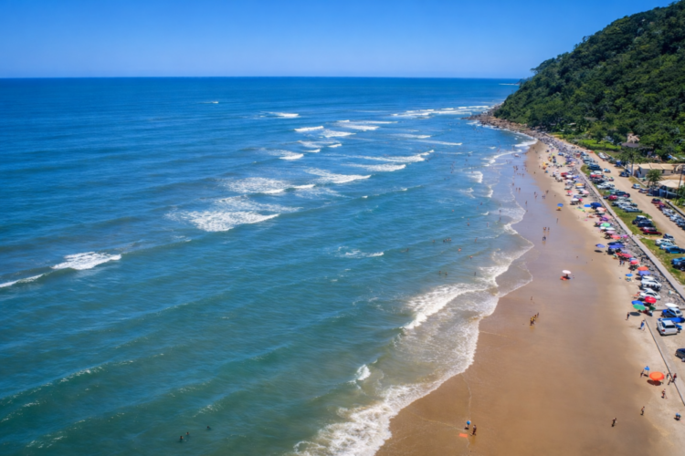 Vista aérea da Praia de Caieiras