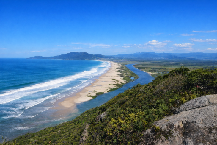 Praia da Guarda do Embaú, em Palhoça (SC)