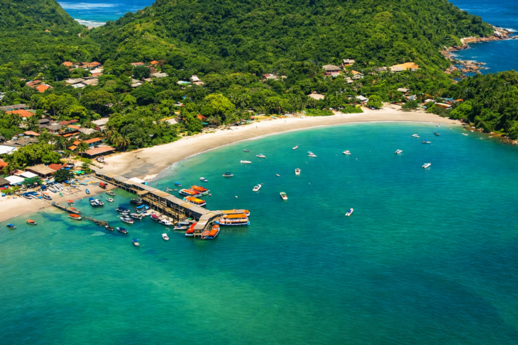 Praia de Encantadas, na Ilha do Mel (PR)