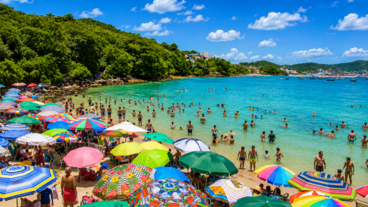 Alta temporada na Praia da Sepultura
