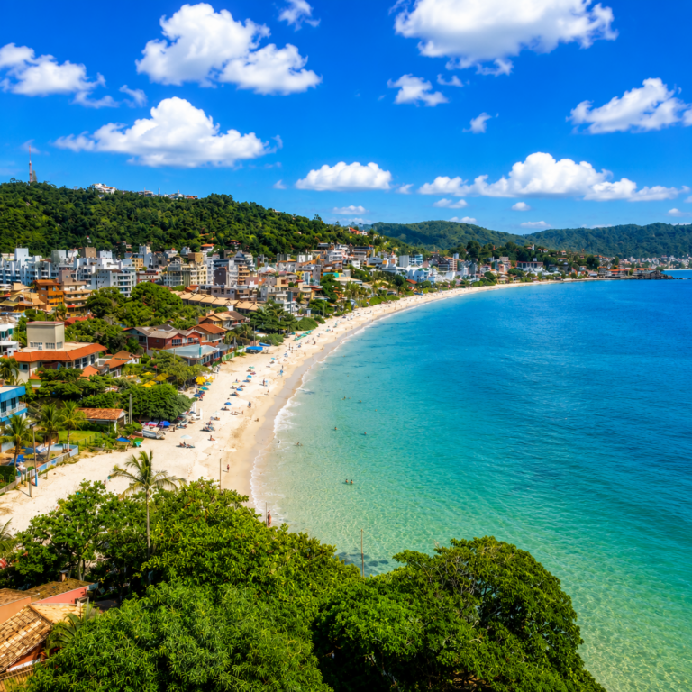 Praia de Bombinhas - Guia Completo Para Conhecer a Praia mais Famosa de Santa Catarina